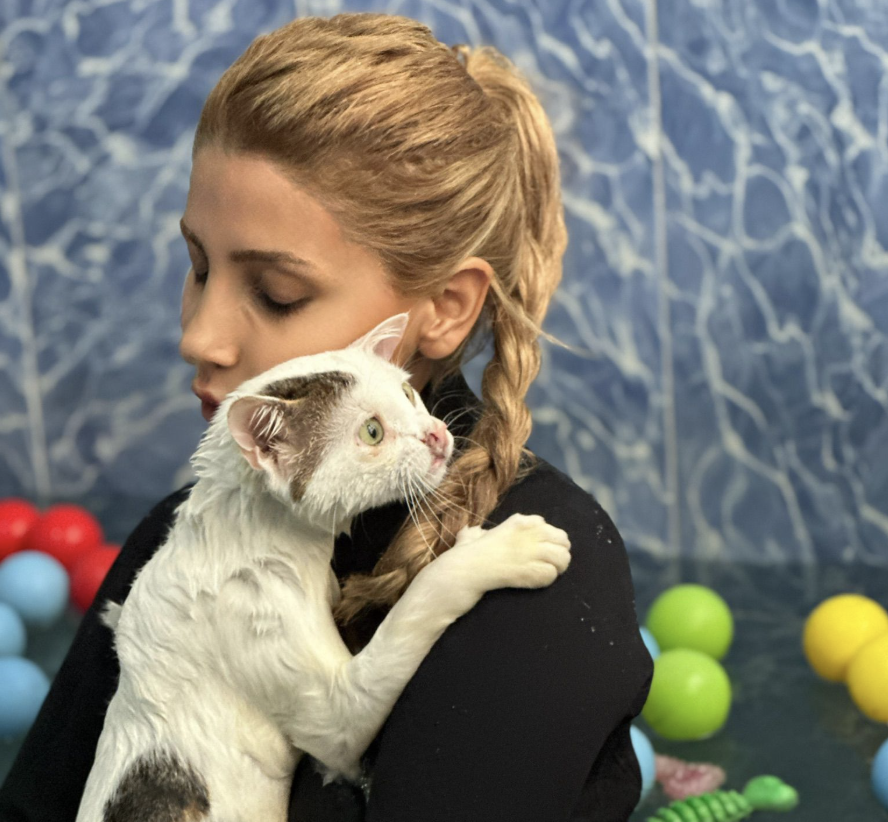 Sosyal Sorumluluk Projesi: Yağmur Denli’nin Engelli Hayvanlara Desteği