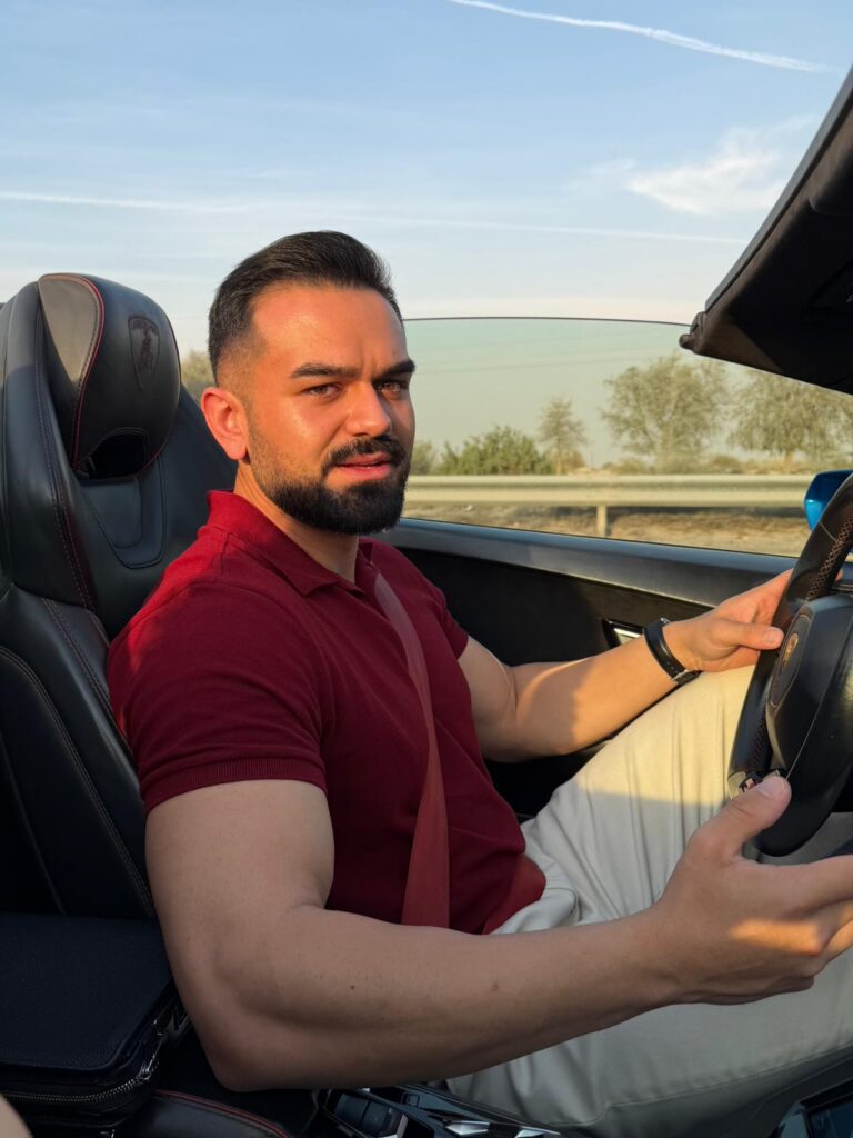 Ankaralı genç girişimci Ertuğrul Gazi Şener’in dikkat çeken lüks yaşamı sosyal medyada gündem oldu